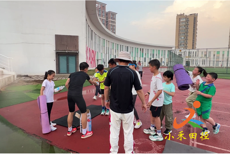 祝贺200M间歇成绩PB的队员